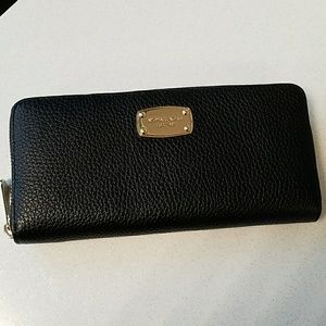 NWT Michael Kors Travel Zip Wallet